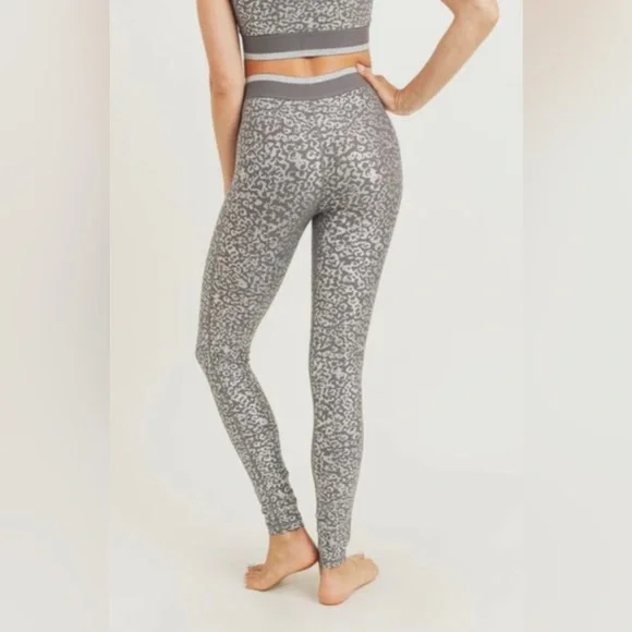Silver leopard print leggings - Picture 2 of 2